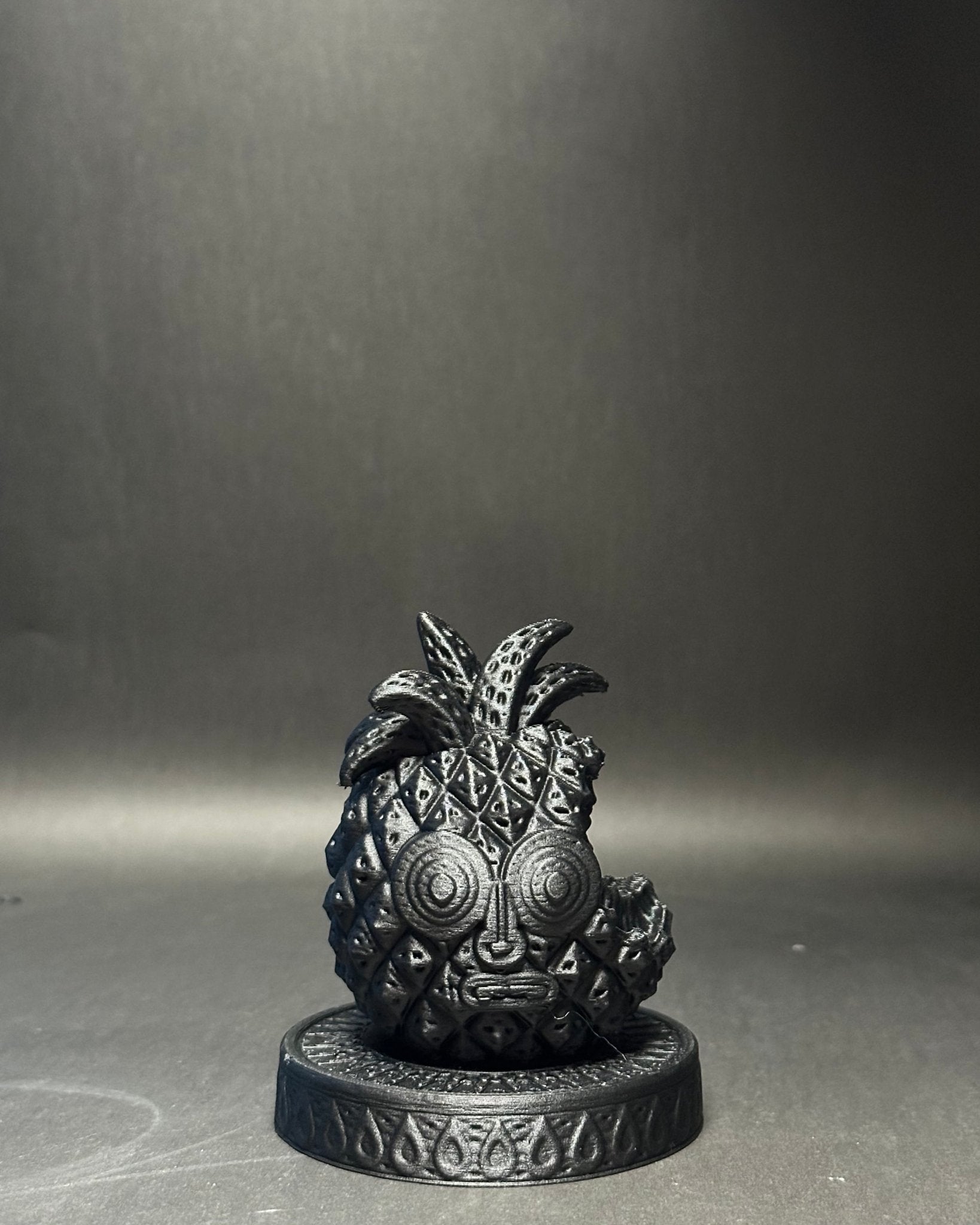 BLACK FRUITS Vol.04｜BITTEN PINEAPPLE - 朽根造｜kyukonzo.co